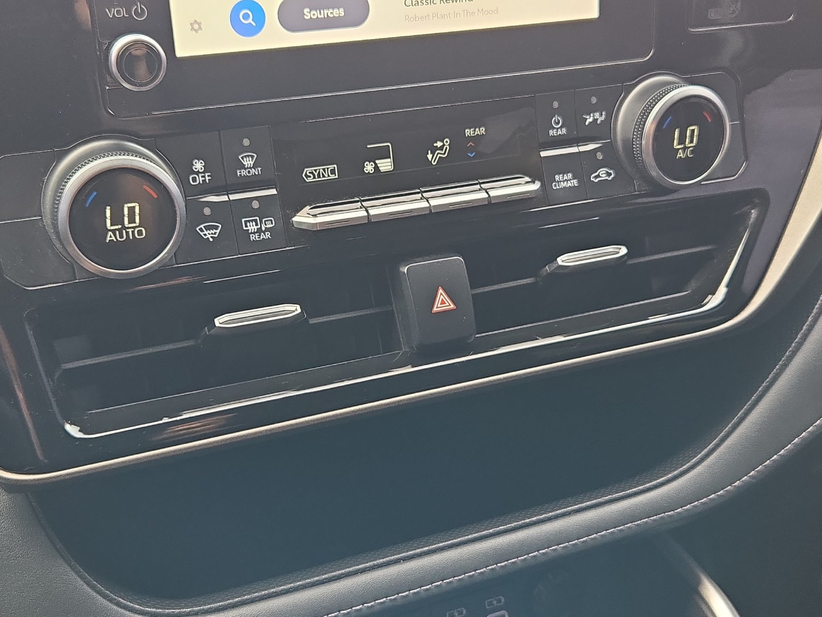 Used 2023 Toyota Highlander LE FWD image 20