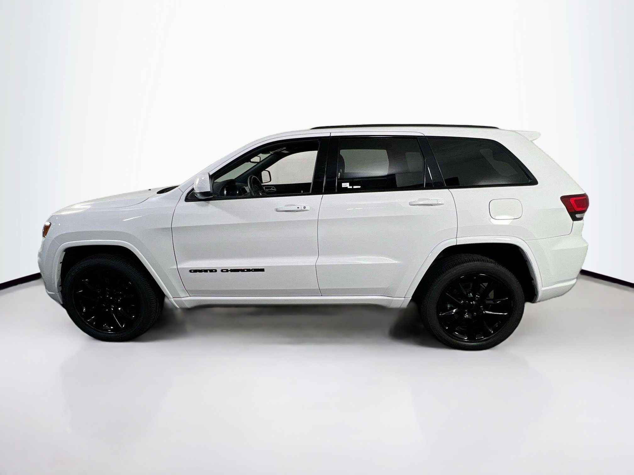 Used 2022 Jeep Grand Cherokee Laredo X image 8