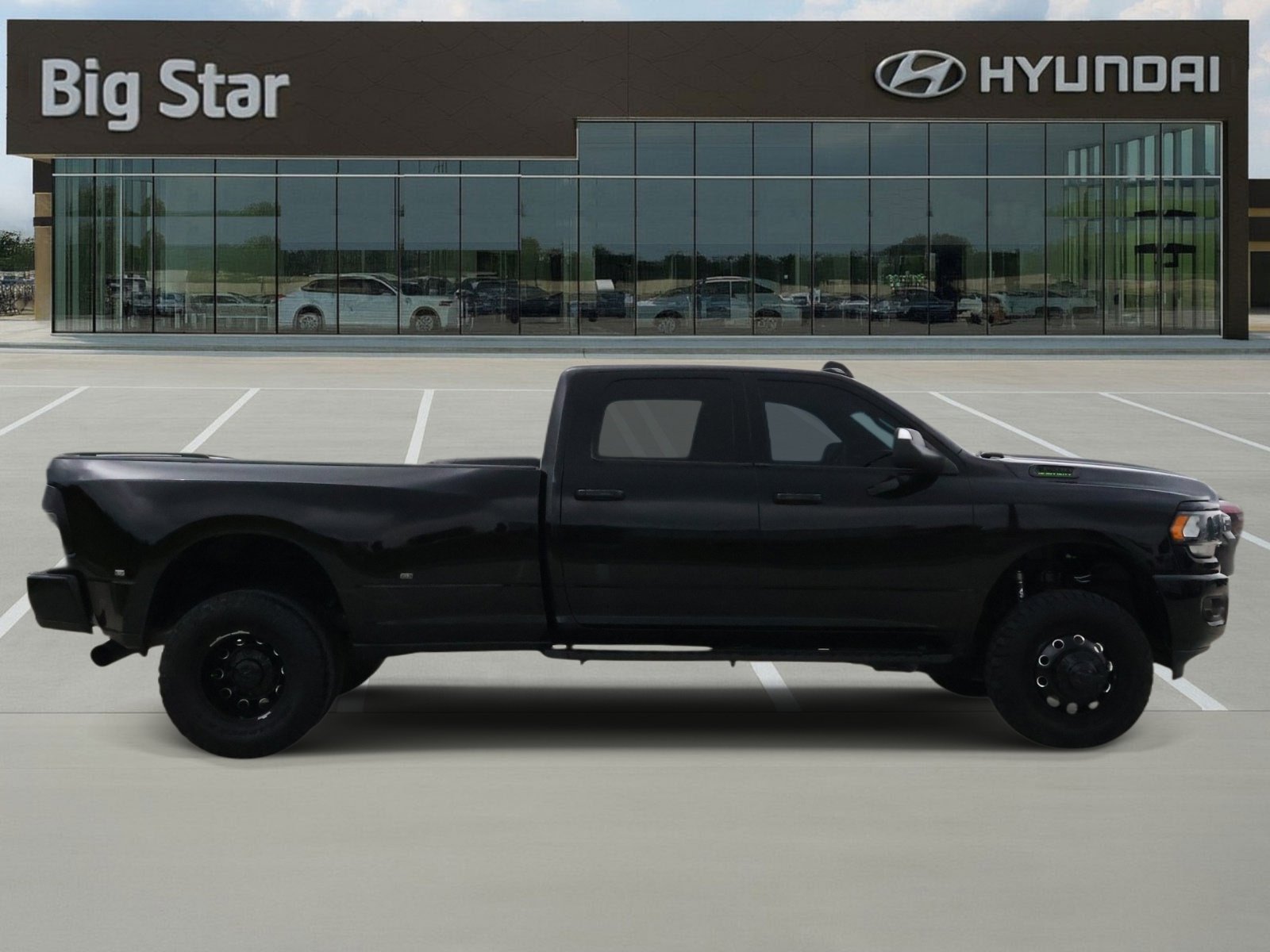 Used 2021 RAM 3500 Big Horn w/ Night Edition AWD/4WD image 5