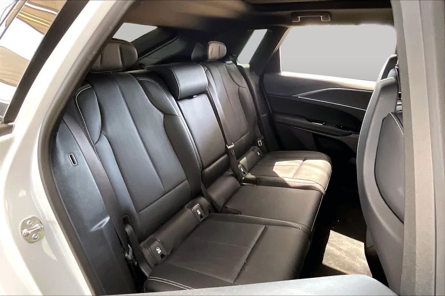 Used 2025 Cadillac Lyriq Luxury RWD image 19