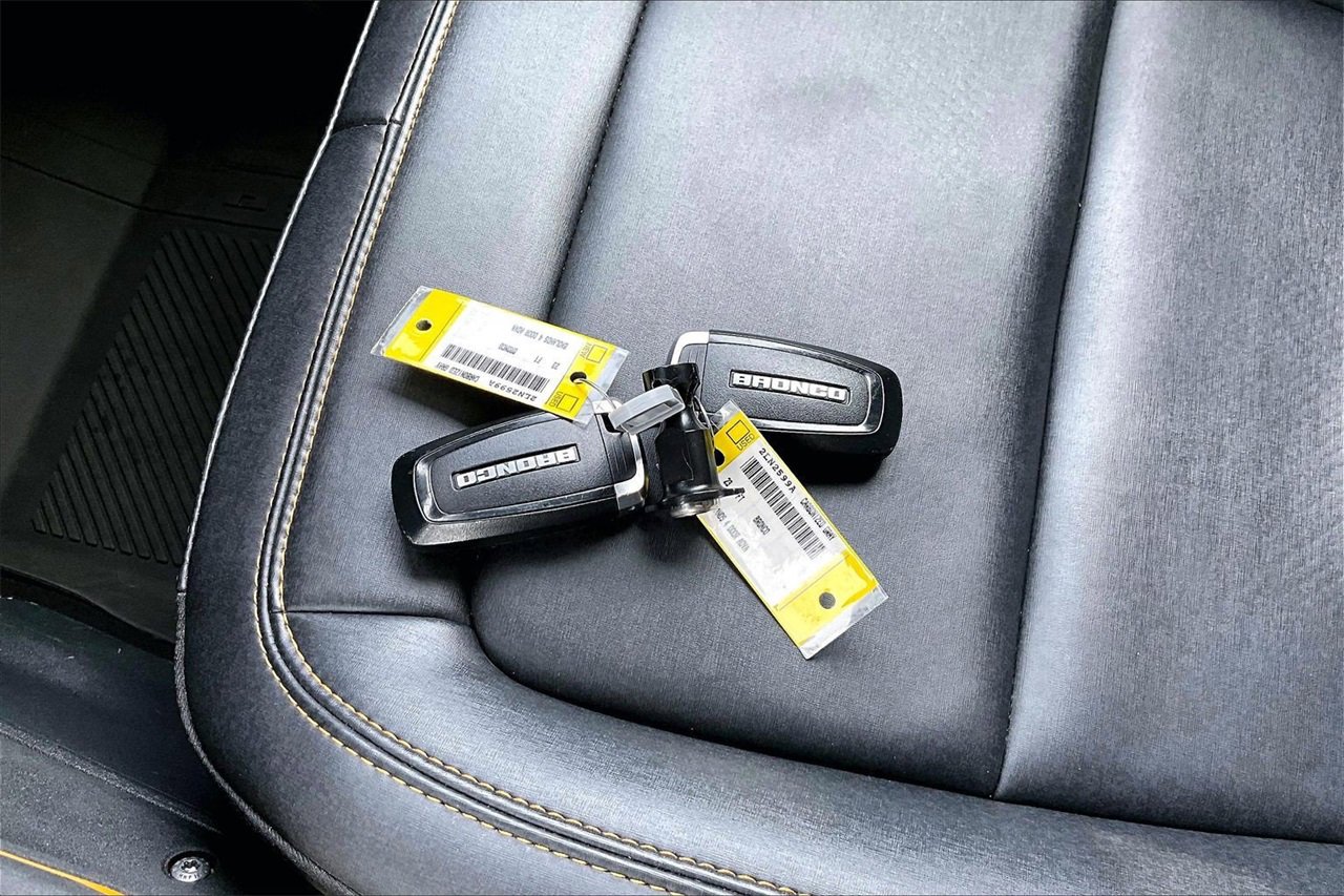 Used 2023 Ford Bronco Badlands w/ Sasquatch Package image 31