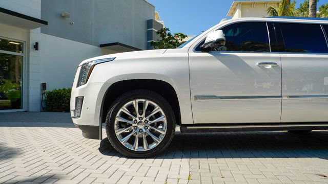 Used 2019 Cadillac Escalade ESV Premium Luxury image 11