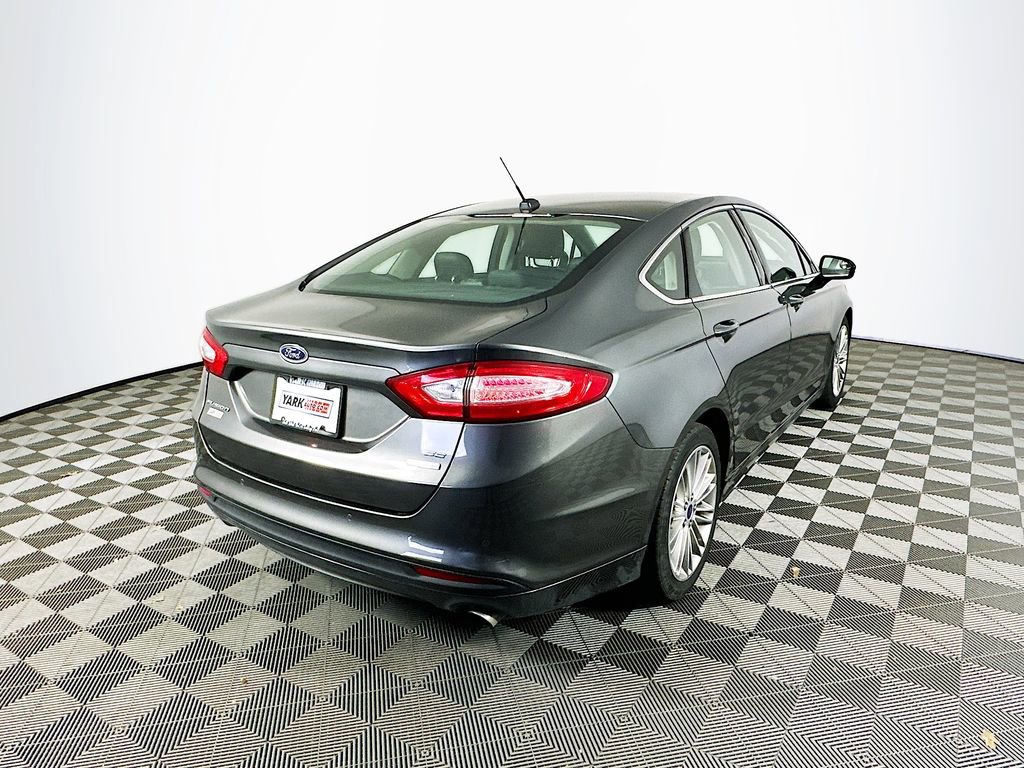 Used 2016 Ford Fusion SE w/ Equipment Group 202A image 9