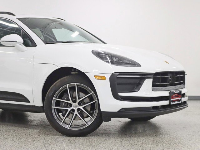 Used 2023 Porsche Macan image 2