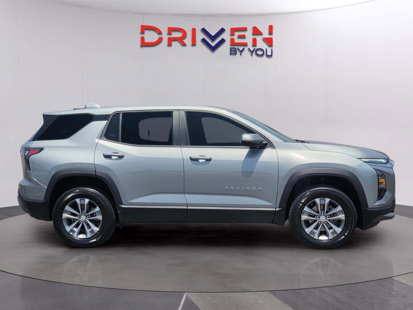 Used 2026 Chevrolet Equinox LT FWD image 6