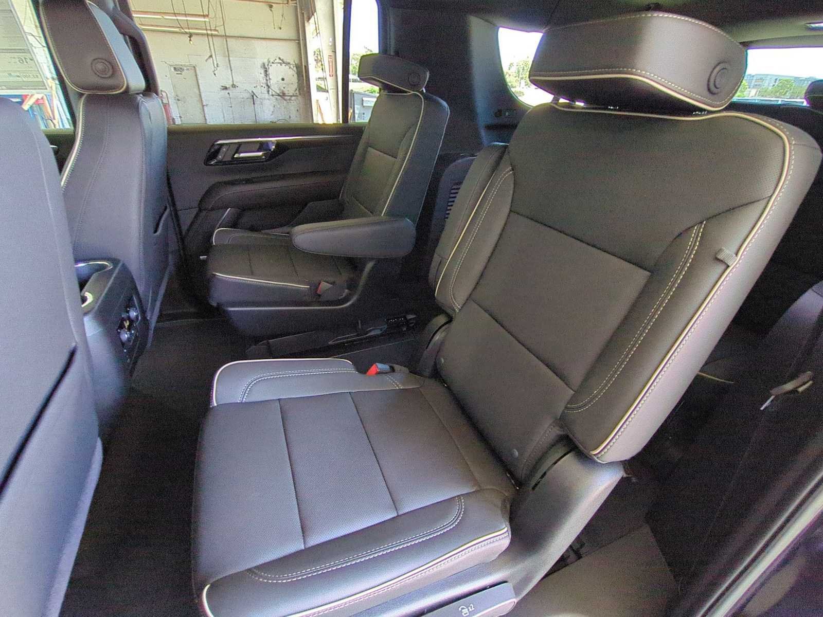 New 2026 Chevrolet Suburban Premier AWD/4WD image 24
