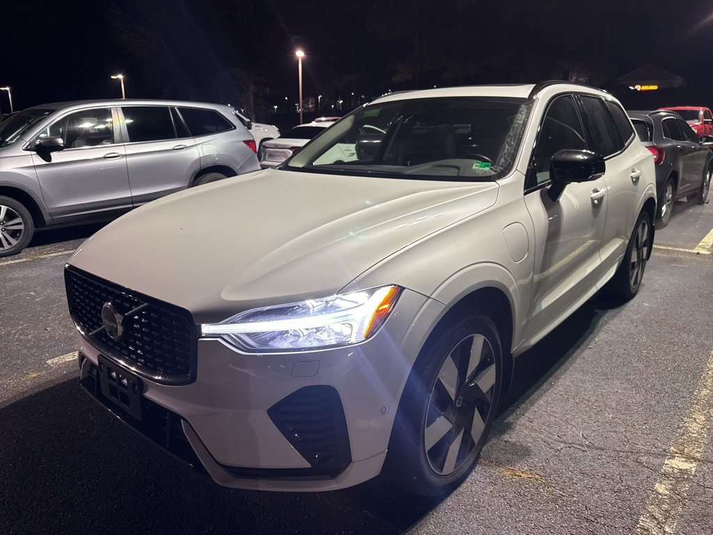 Used 2024 Volvo XC60 T8 Plus w/ Protection Package Premier image 6
