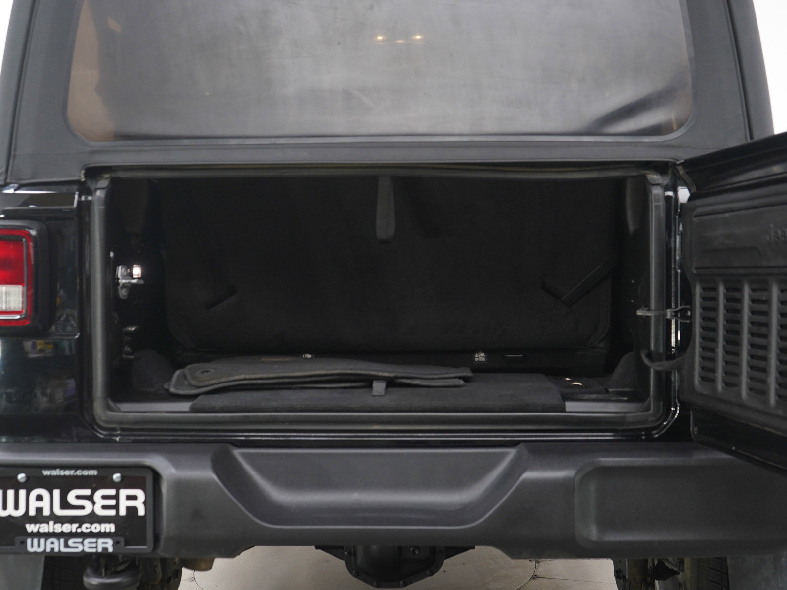 Used 2019 Jeep Wrangler Sport AWD/4WD image 9