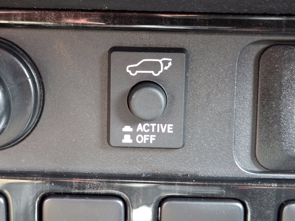 Used 2018 Mitsubishi Outlander 4WD Plug-In Hybrid image 11