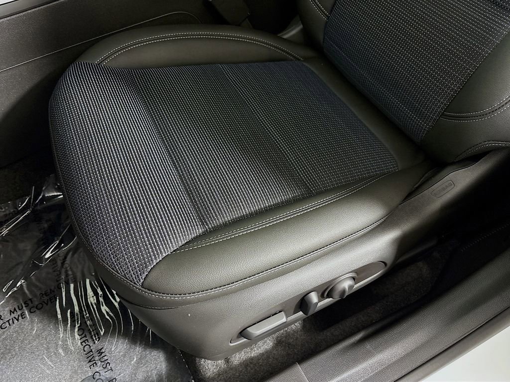Used 2025 Buick Envista Preferred w/ Convenience I Package image 19