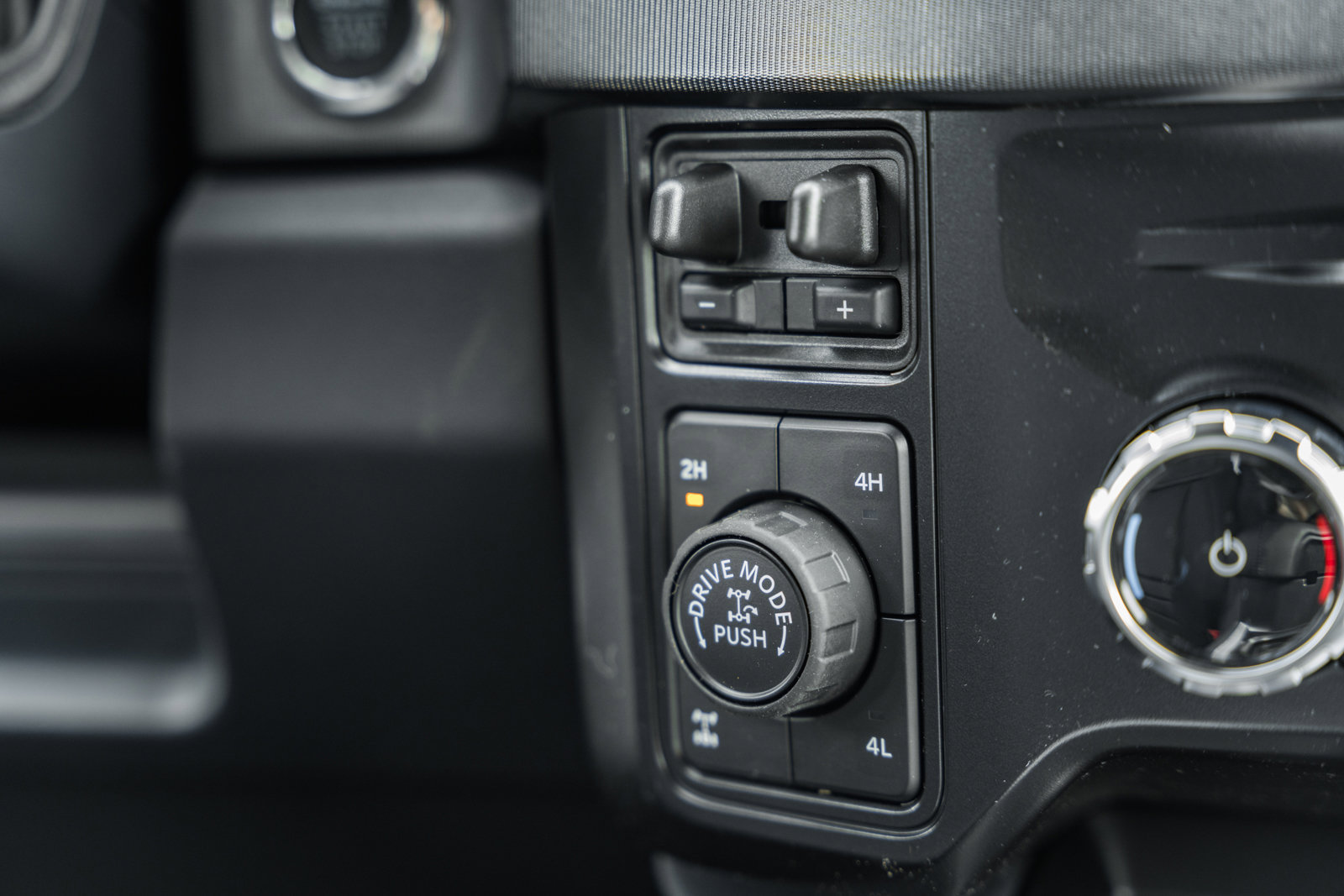 New 2026 Ford F250 Platinum w/ Tremor Off-Road Package image 33