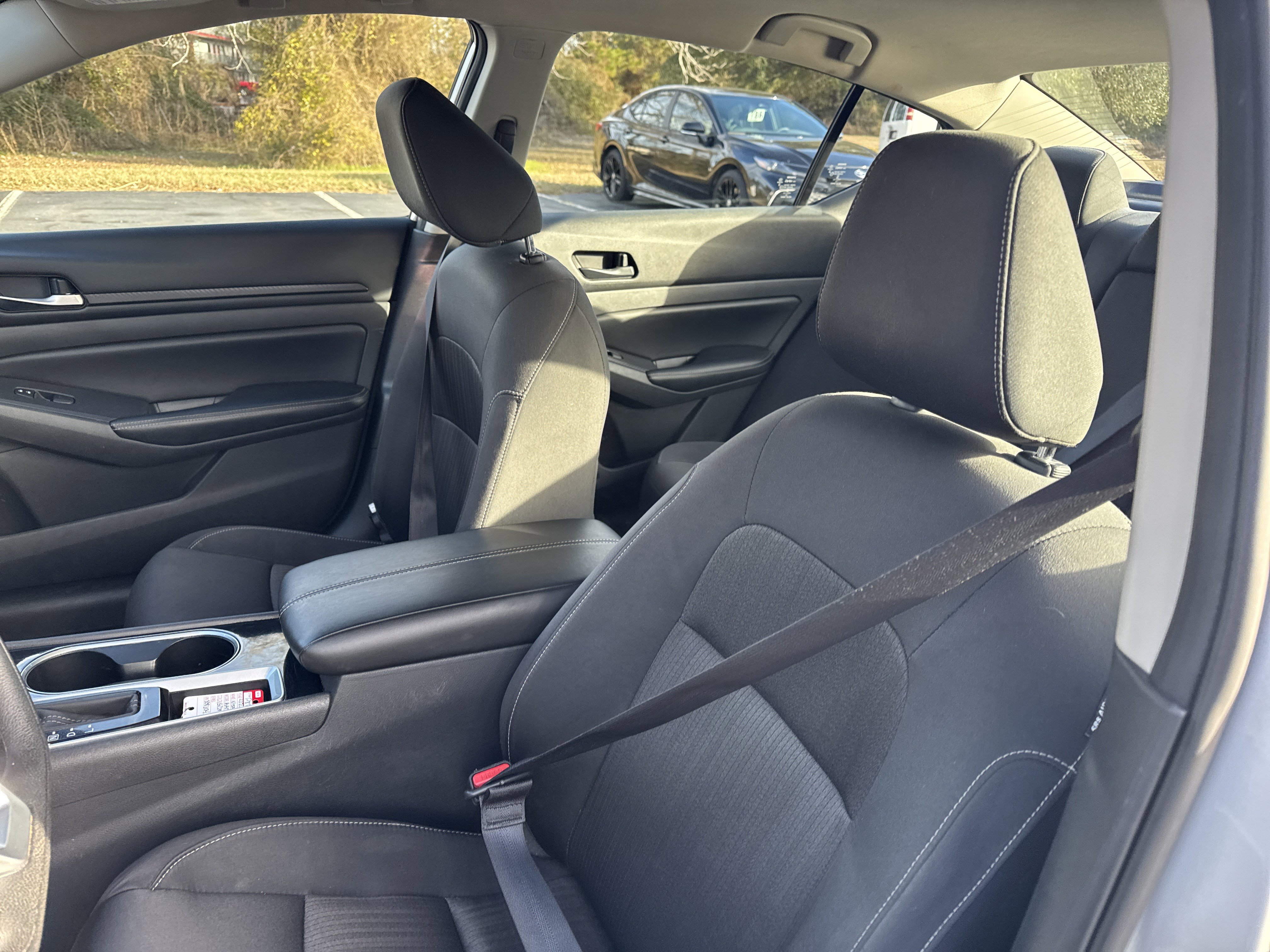 Used 2024 Nissan Altima 2.5 SV FWD image 14