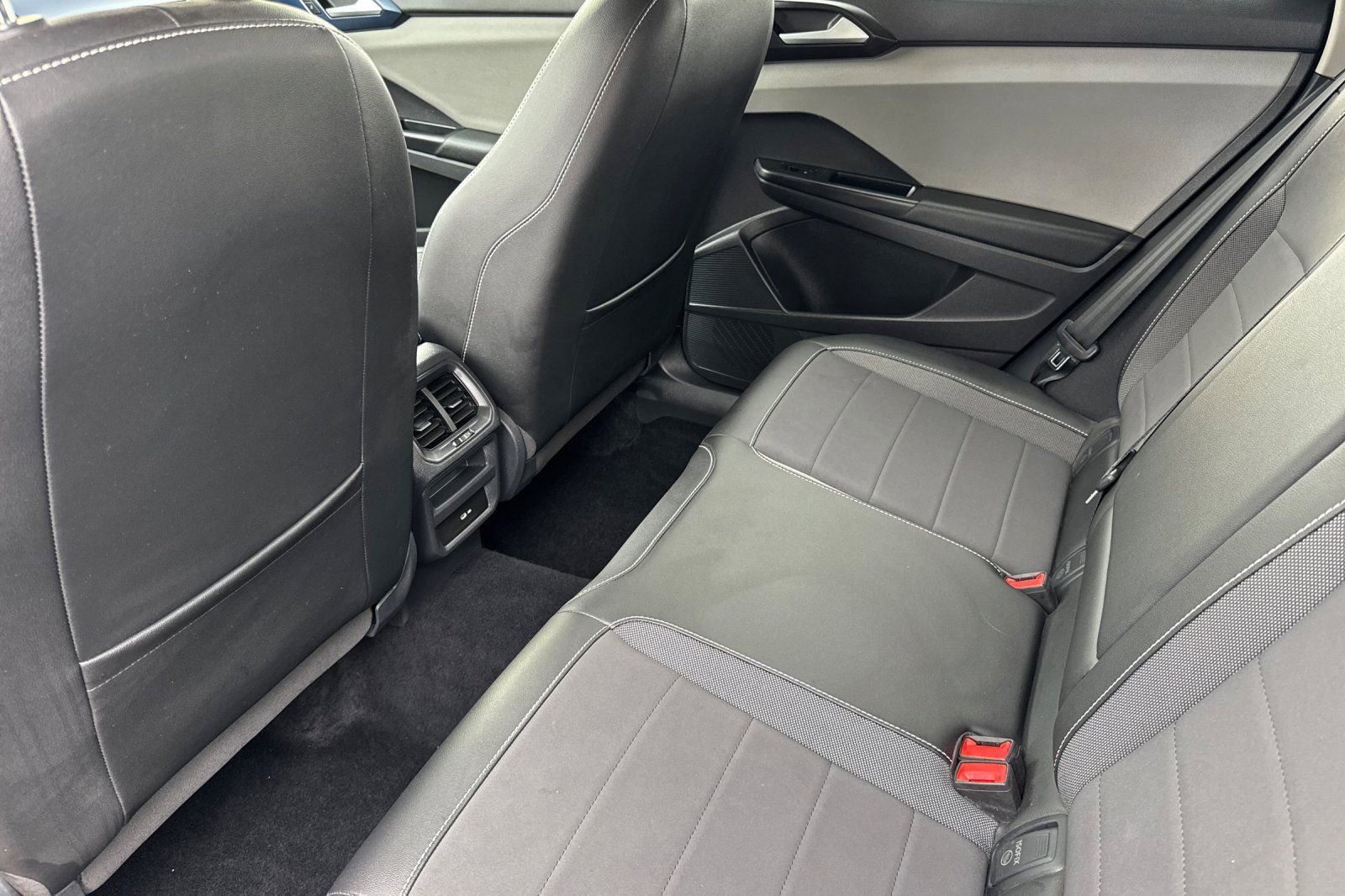 Used 2022 Volkswagen Taos SE image 12