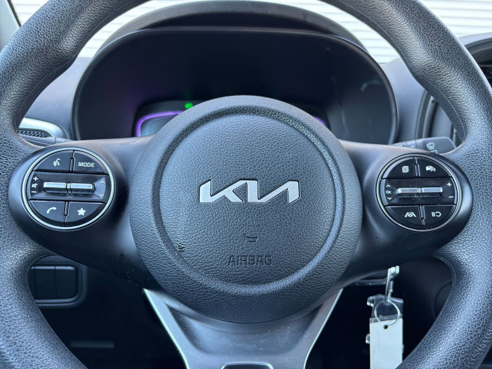 Used 2025 Kia Soul LX w/ LX Technology Package FWD image 25