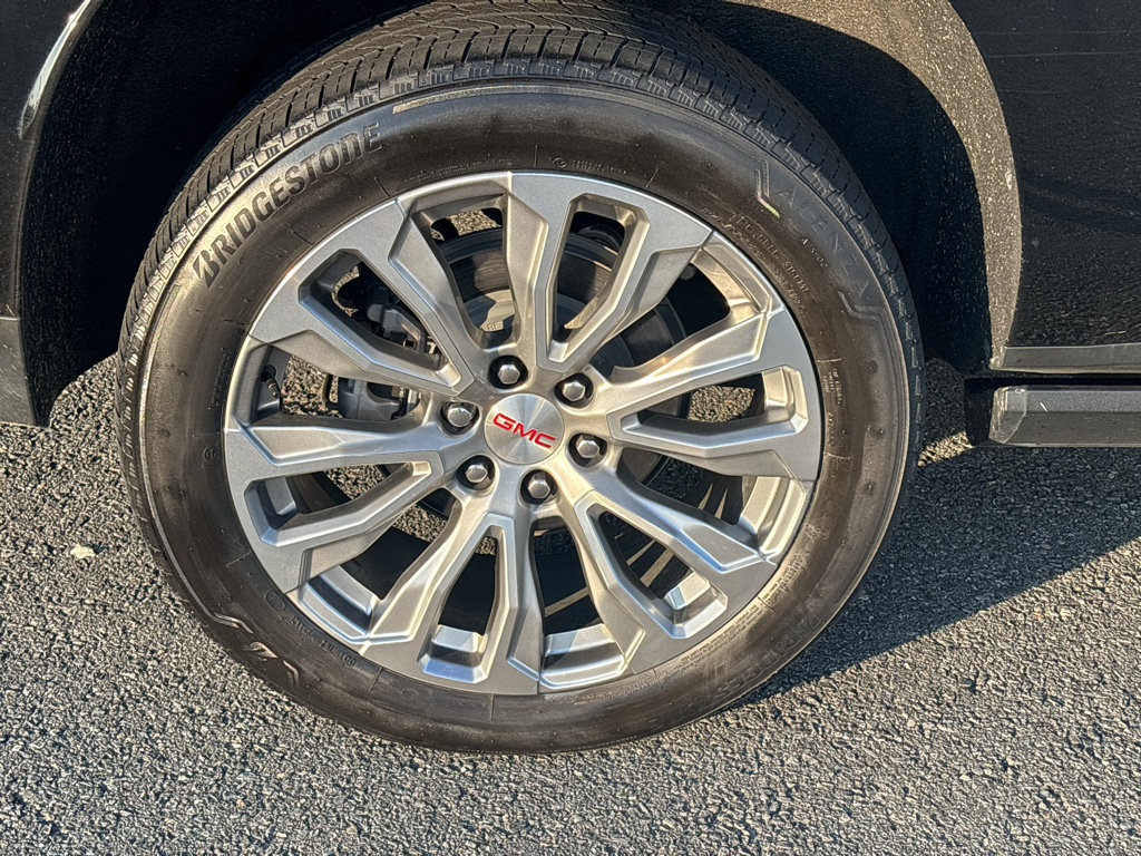 Used 2024 GMC Yukon XL Denali RWD image 35