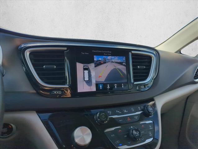 Used 2019 Chrysler Pacifica Touring-L Plus w/ Advanced Safetytec Group FWD image 9
