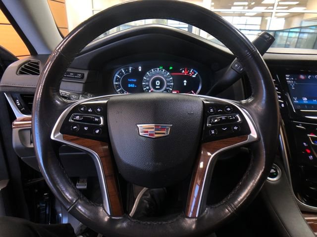 Used 2020 Cadillac Escalade Luxury w/ Escalade Sport Edition image 13
