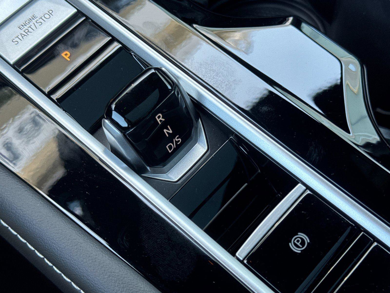 New 2026 Volkswagen Atlas Cross Sport SEL R-Line image 20