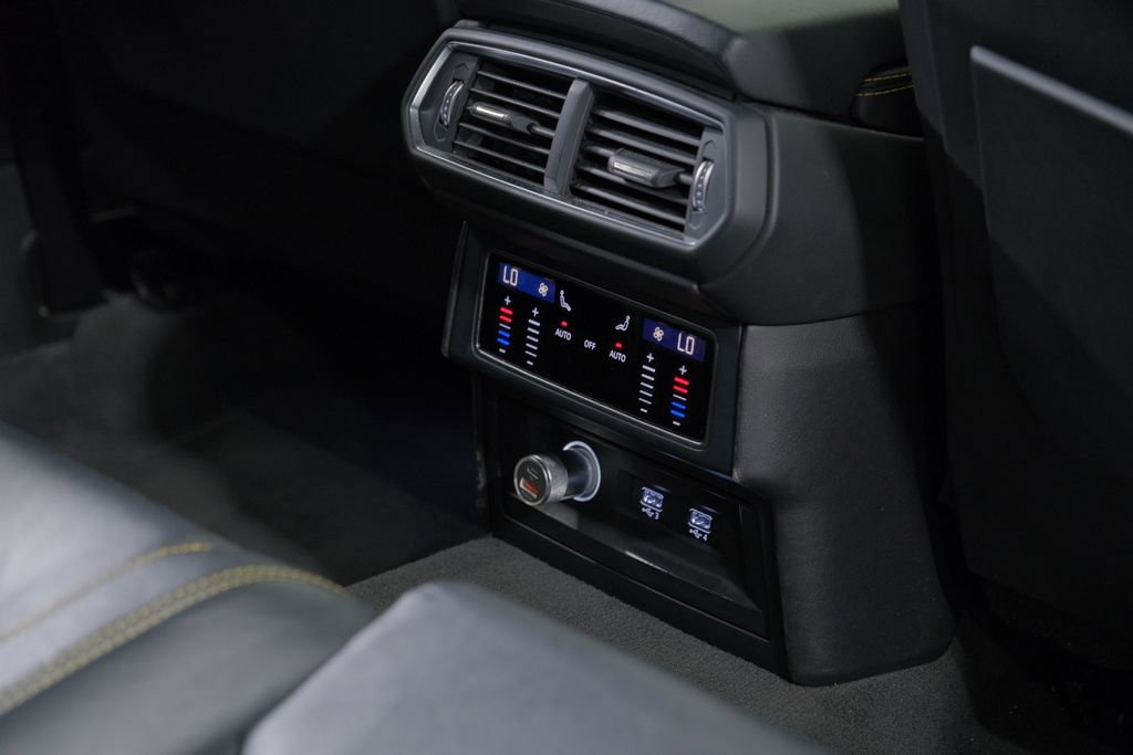 Used 2021 Lamborghini Urus image 32