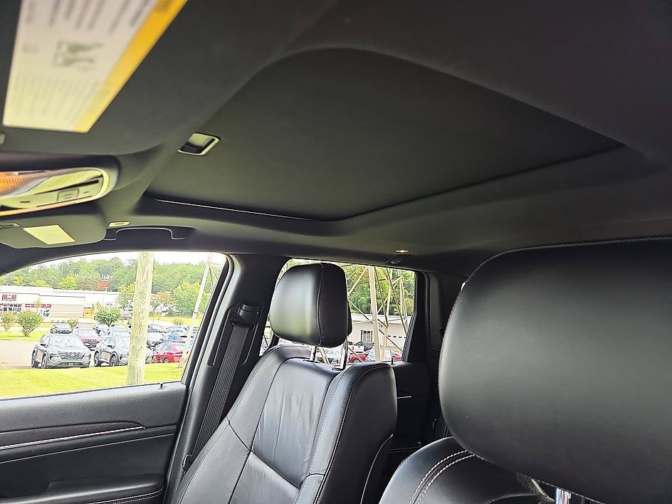 Used 2017 Jeep Grand Cherokee Limited AWD/4WD image 19