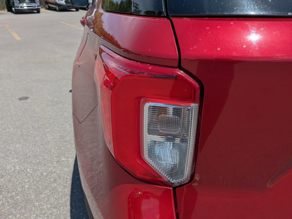 Used 2021 Ford Explorer XLT w/ Equipment Group 202A image 11