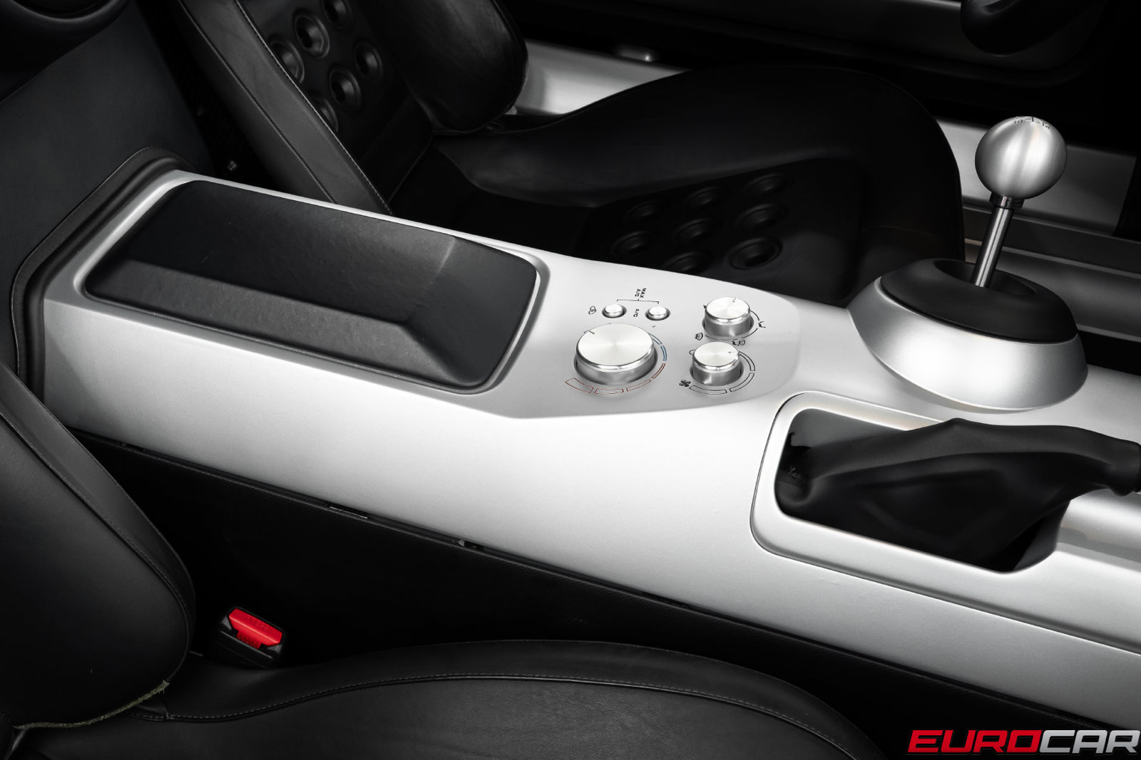 Used 2005 Ford GT RWD image 43