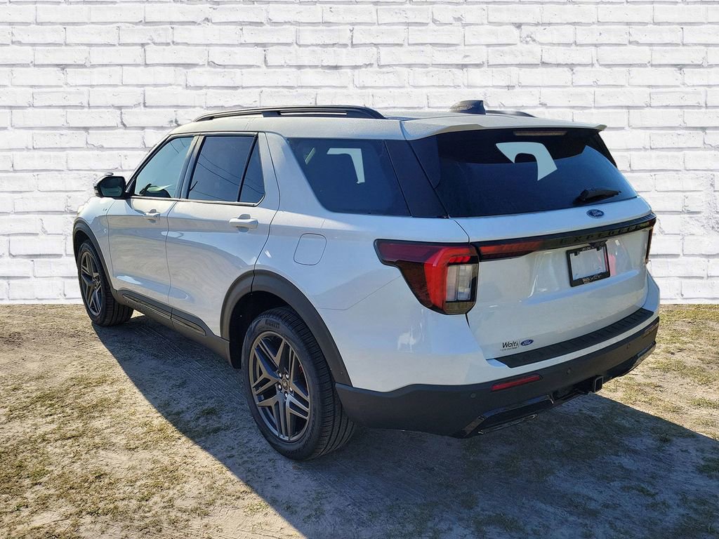 New 2026 Ford Explorer ST-Line image 3