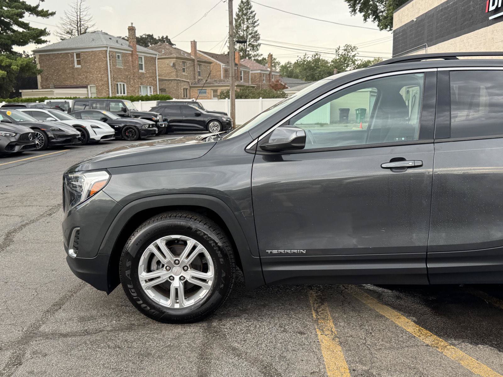 Used 2019 GMC Terrain SLE w/ Driver Convenience Package FWD image 4