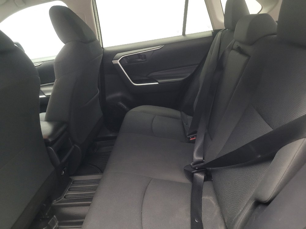 Used 2019 Toyota RAV4 LE FWD image 18