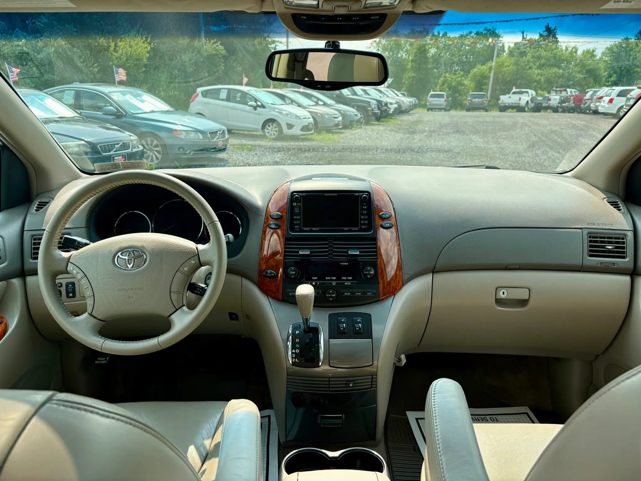Used 2006 Toyota Sienna XLE w/ XLE Pkg 8 FWD image 30