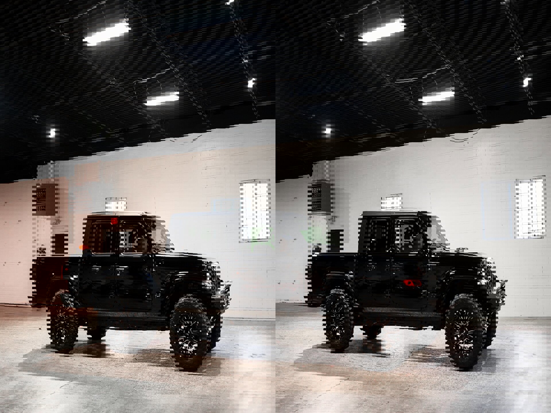 Used 2022 Jeep Gladiator Sport image 9