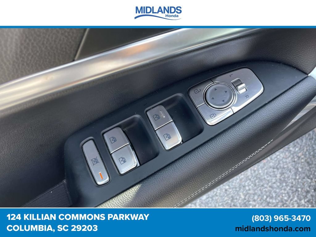 Used 2025 Genesis G70 2.5T RWD image 16