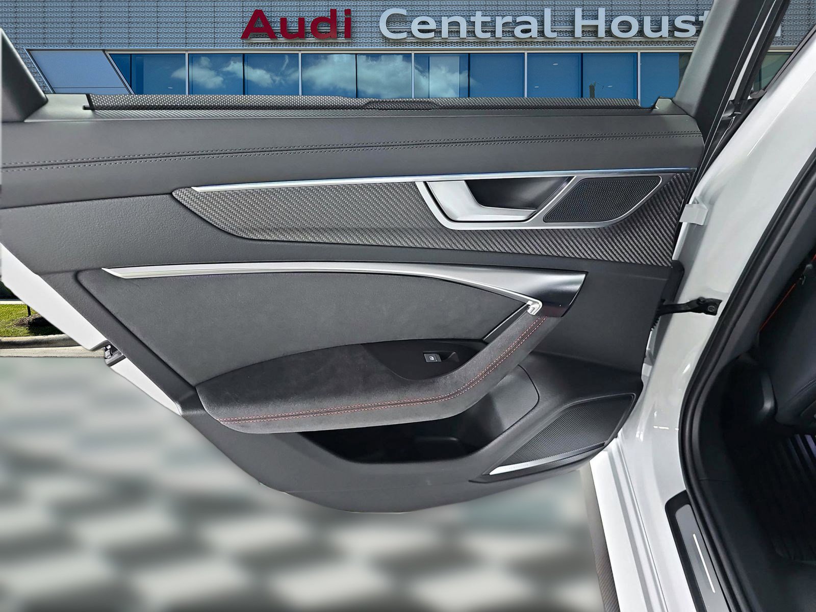 New 2025 Audi RS 6 performance image 22