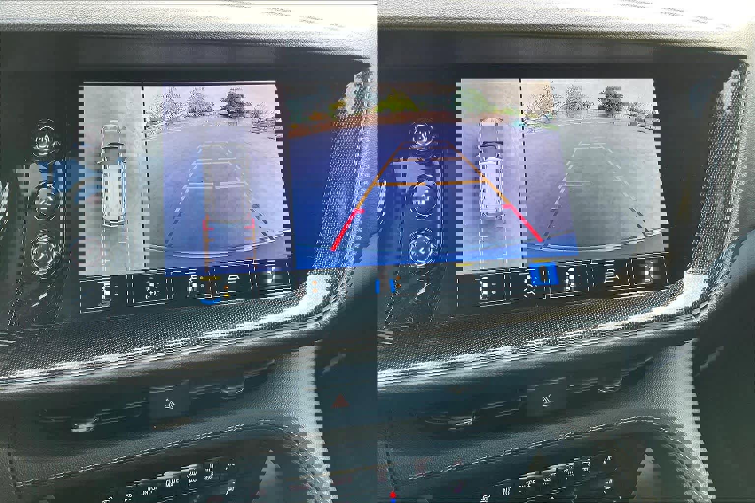 Used 2021 Buick Envision Essence w/ Technology Package I image 24