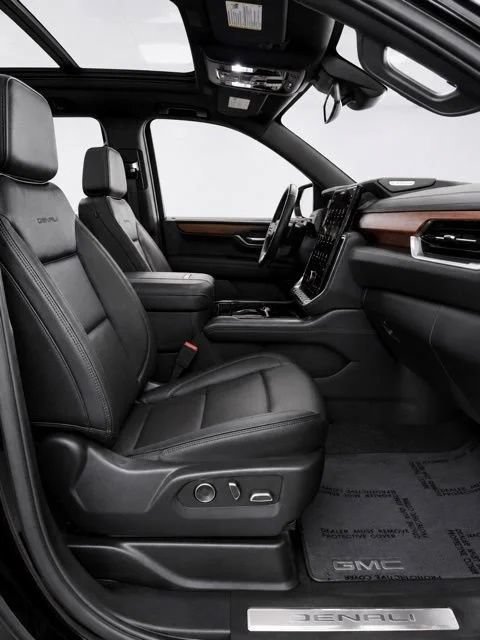 Used 2026 GMC Yukon Denali w/ Sun & Power Step Package AWD/4WD image 18