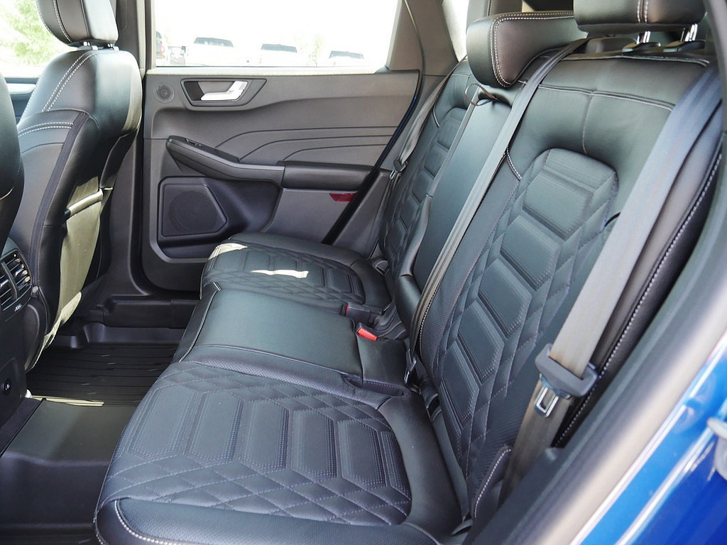 Used 2023 Ford Escape Platinum w/ Premium Technology Package AWD/4WD image 16