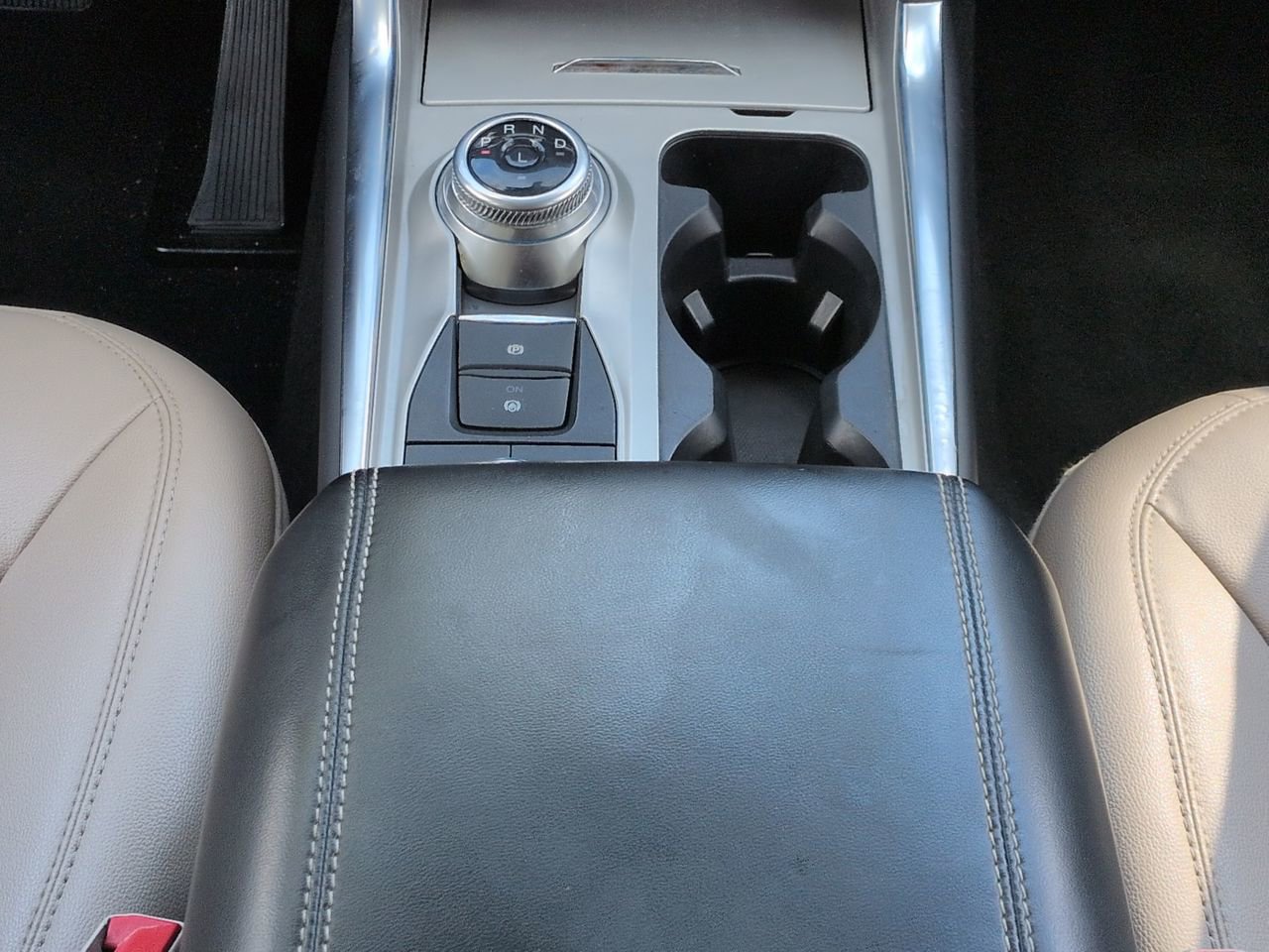 Used 2022 Ford Explorer Limited w/ Equipment Group 301A AWD/4WD image 19