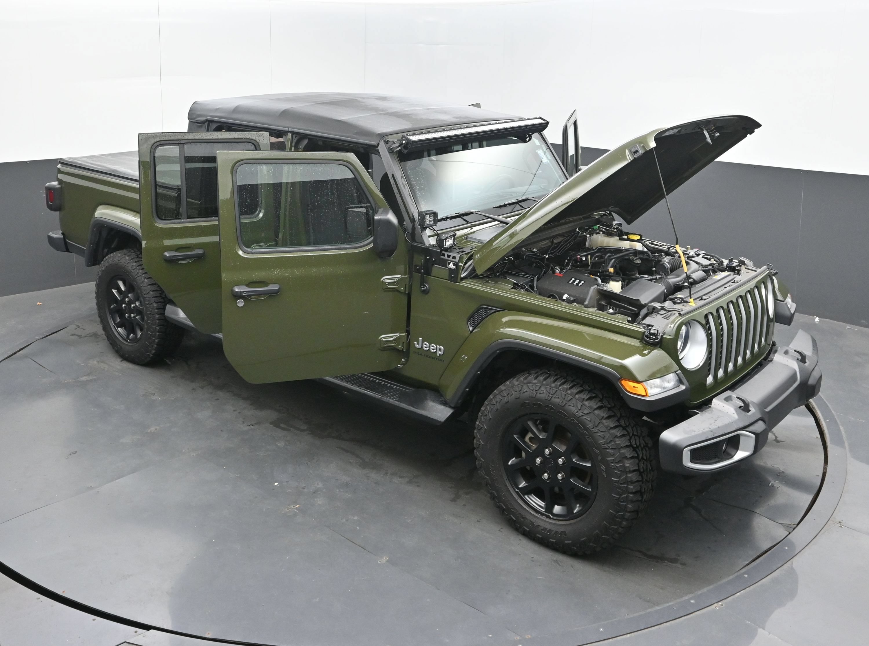 Used 2023 Jeep Gladiator Overland AWD/4WD image 39