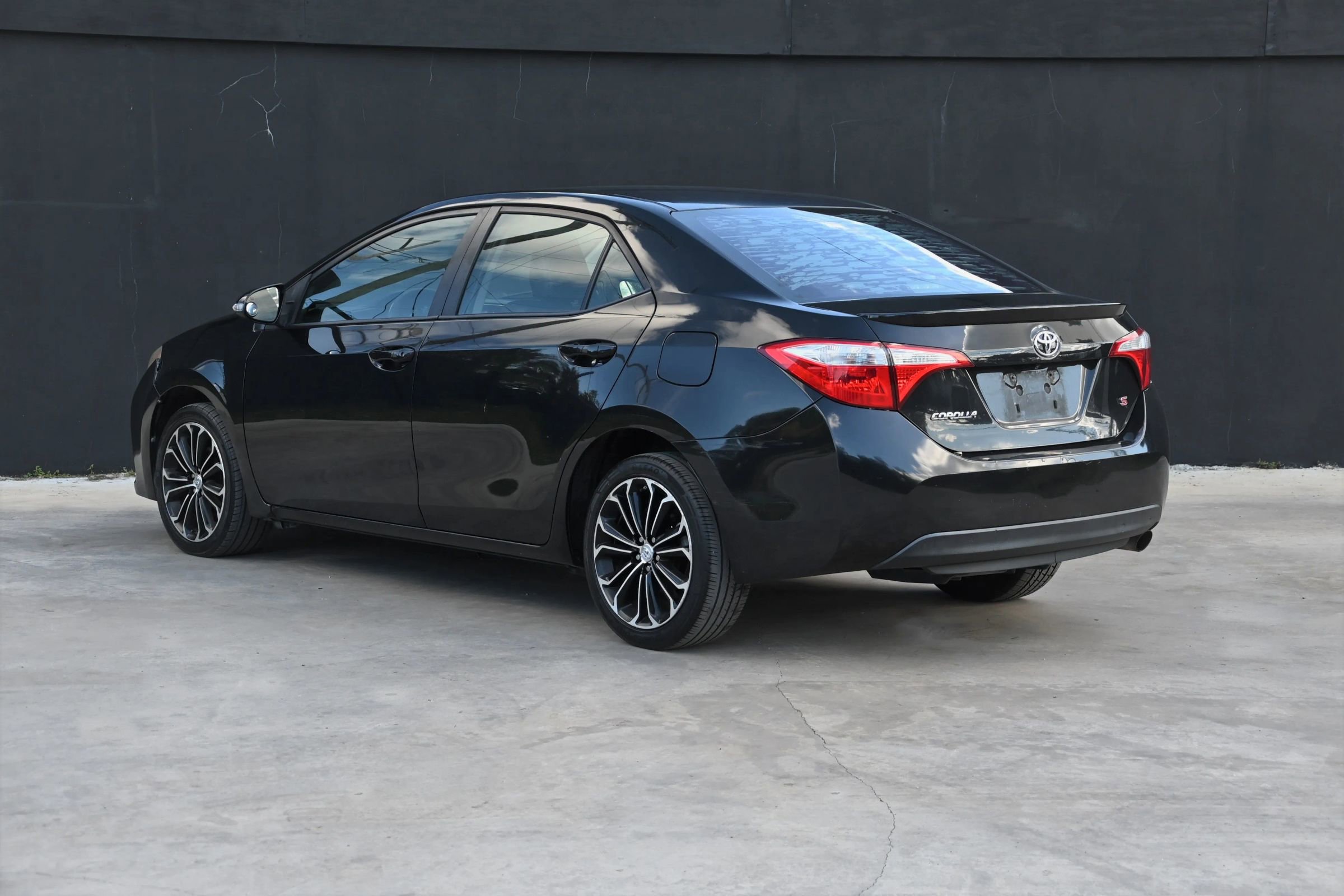 Used 2015 Toyota Corolla S FWD image 3