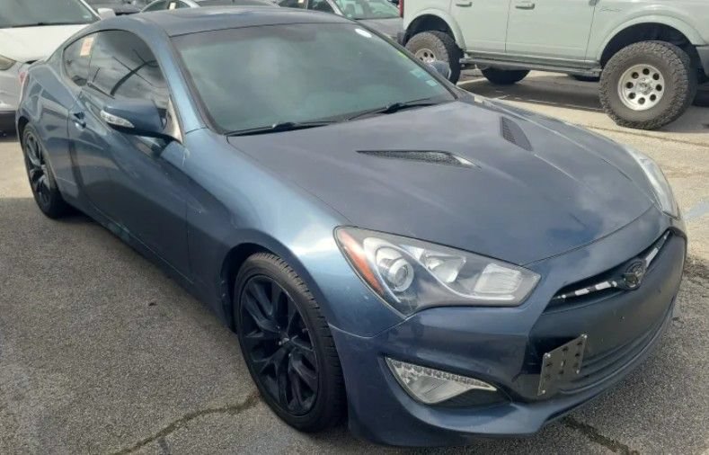 Used 2013 Hyundai Genesis 3.8 RWD image 1