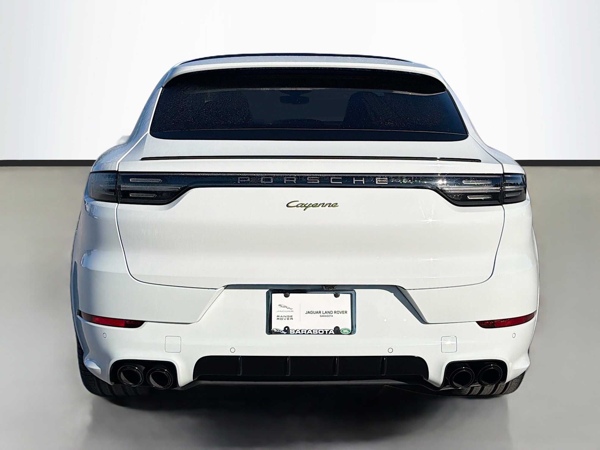 Used 2023 Porsche Cayenne Platinum Edition image 4