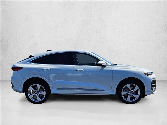 Used 2025 Audi Q5 Premium Plus w/ Premium Plus AWD/4WD image 4