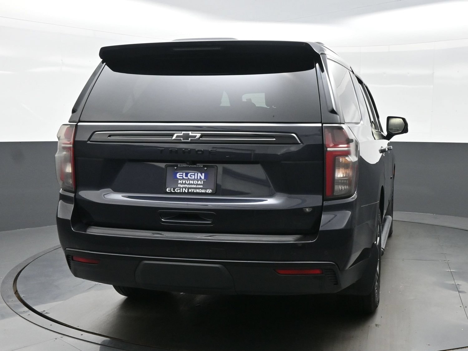 Used 2023 Chevrolet Tahoe Z71 w/ Luxury Package AWD/4WD image 5