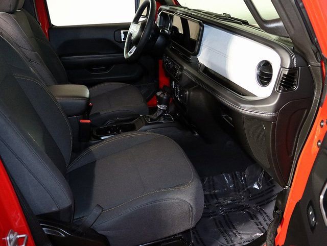 Used 2025 Jeep Wrangler Unlimited Sahara image 33