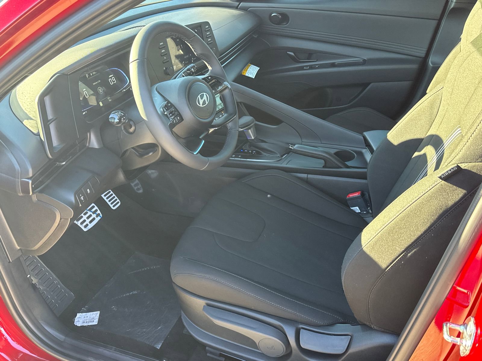 Used 2025 Hyundai Elantra Sport FWD image 9