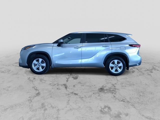 Used 2024 Toyota Highlander LE image 7