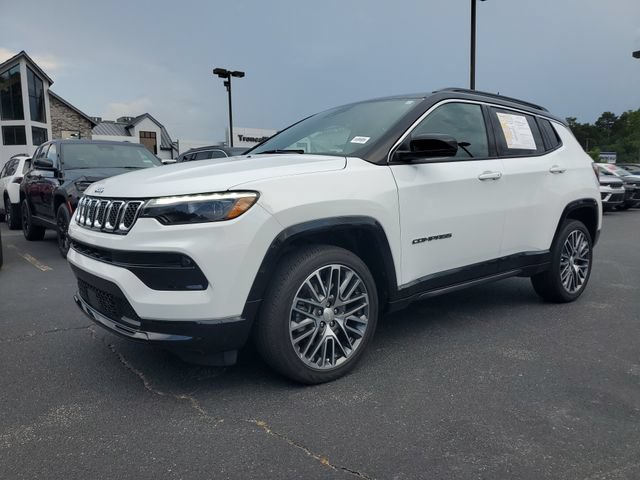 Used 2023 Jeep Compass Limited w/ Elite Group AWD/4WD image 3