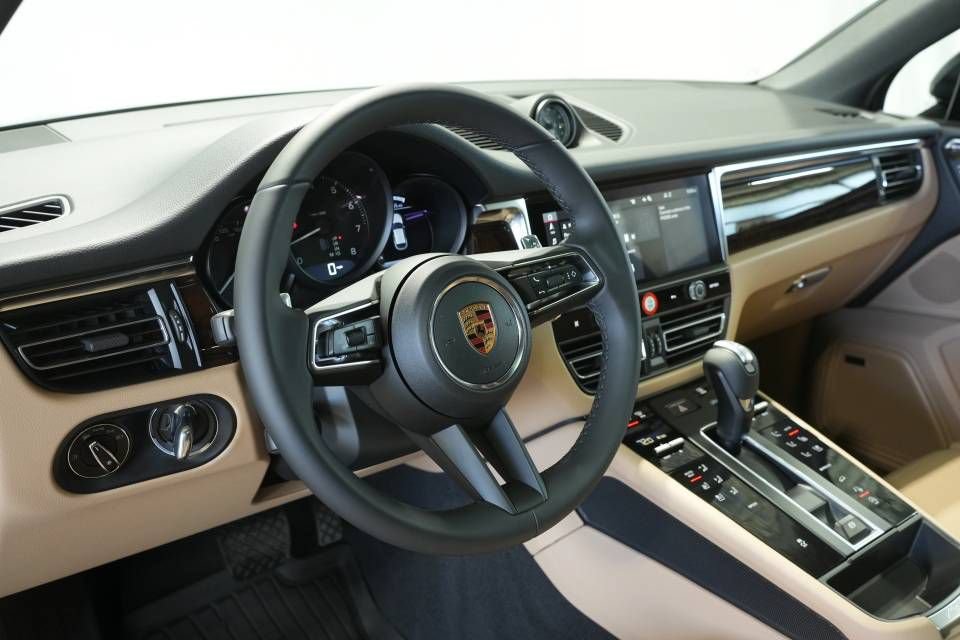 New 2026 Porsche Macan AWD/4WD image 4