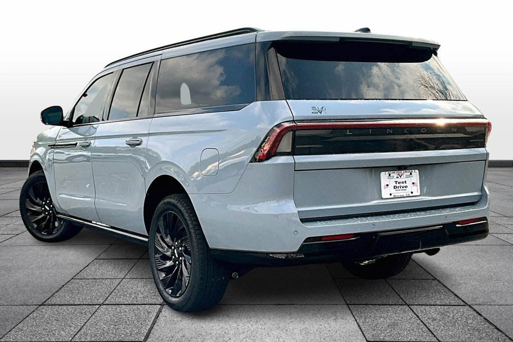 New 2025 Lincoln Navigator L Reserve w/ Jet Appearance Package AWD/4WD image 3