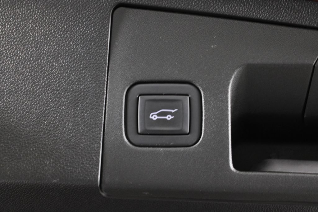Used 2025 Cadillac XT4 Sport FWD image 17
